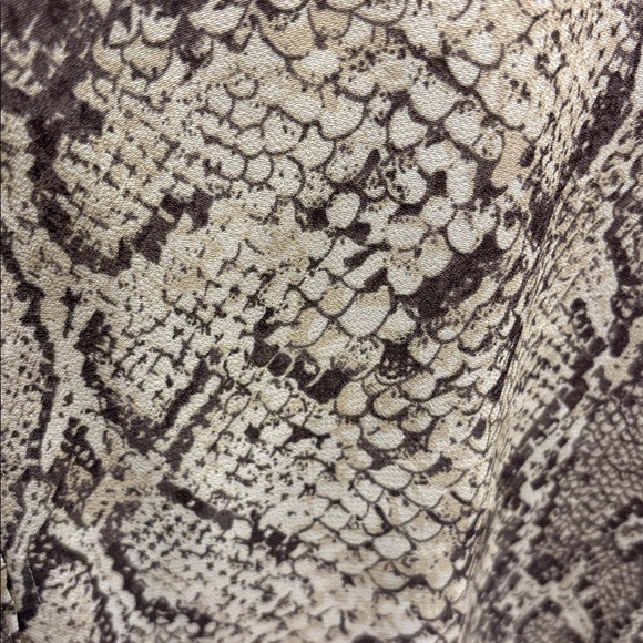Reformation python button down shirt - Picture 3 of 4